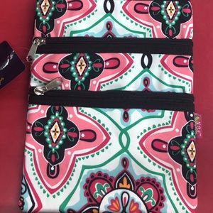 Crossbody with three pockets.